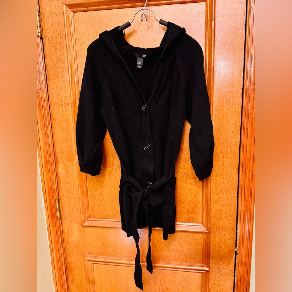 🆕H&M black 3/4 sleeve buttoned sweater large hood size medium - Picture 2 of 13